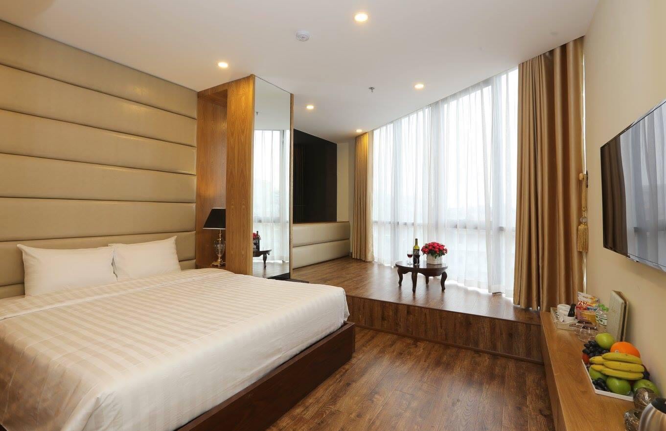 Suite 04 - 4